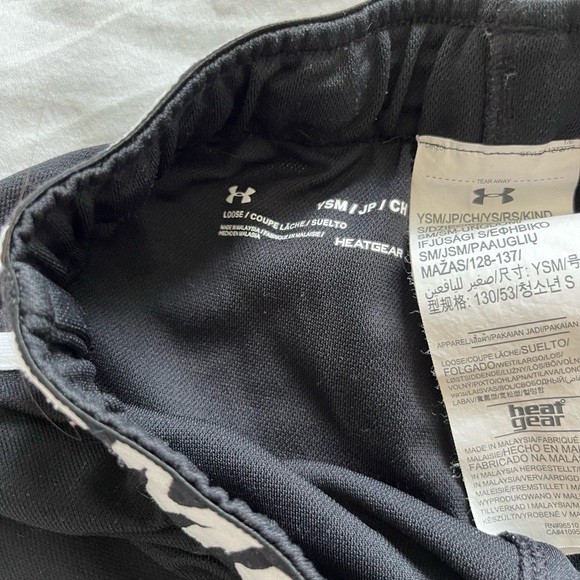 Girls Under Armour athletic shorts - Picture 3 of 4